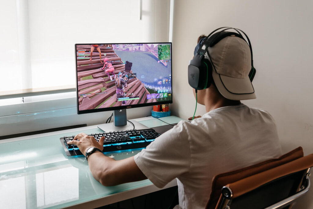 A young teen boy playing a video game on a desktop computer. Reach out to our teen therapists in Katy, TX today to get help with at-risk teens. We can help your teen thrive. 